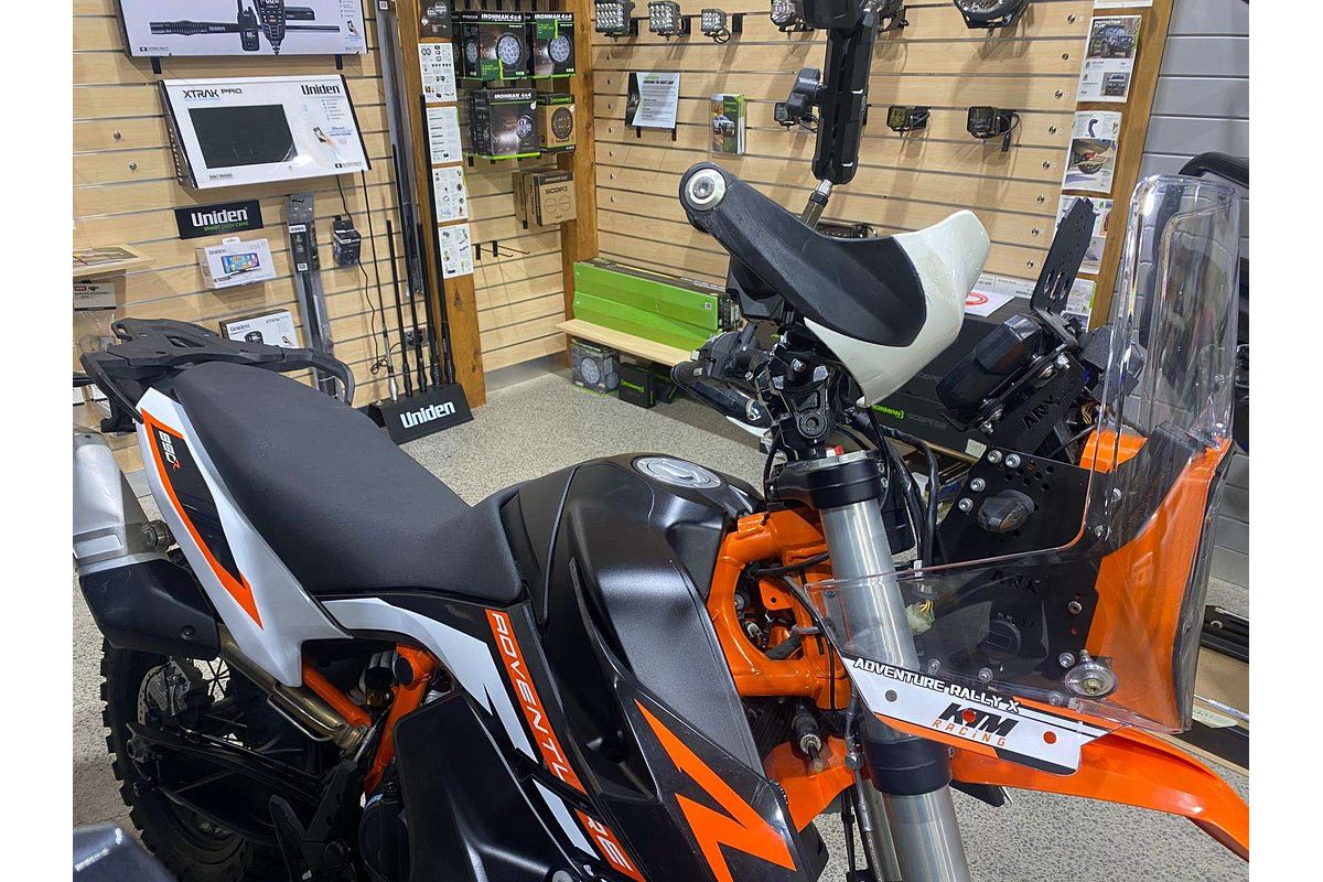 KTM 890R