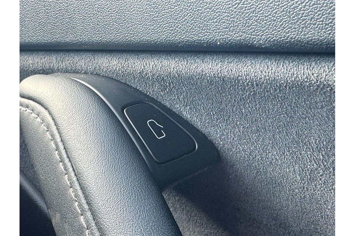 2022 Tesla Model 3 Rear-Wheel Drive