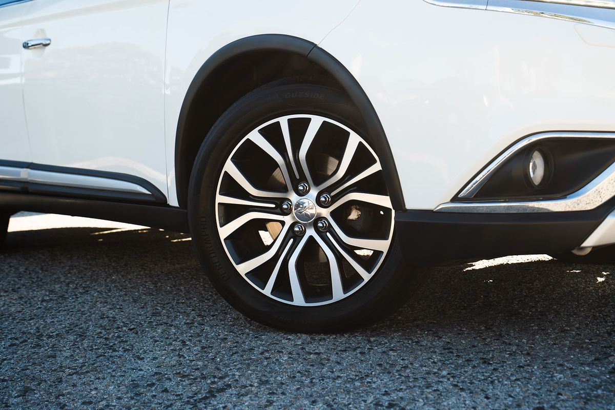 2016 Mitsubishi Outlander Exceed ZK