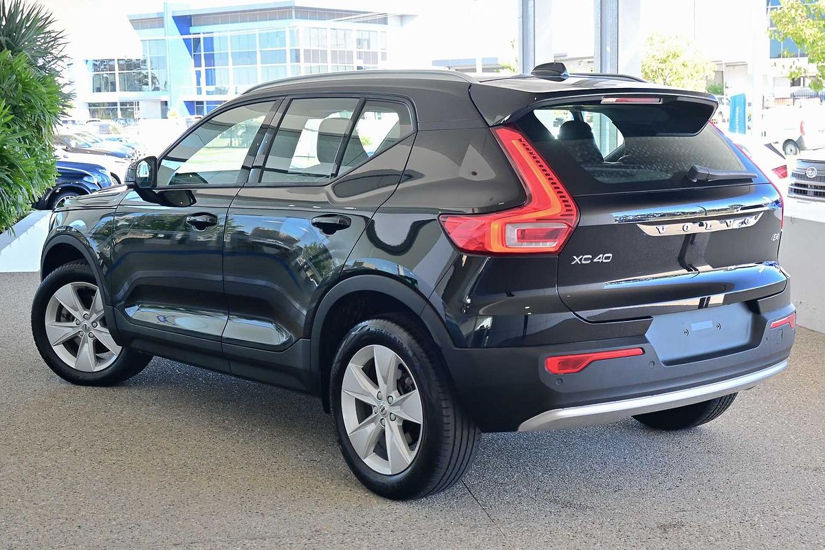 2022 Volvo XC40 Ultimate B4 Bright