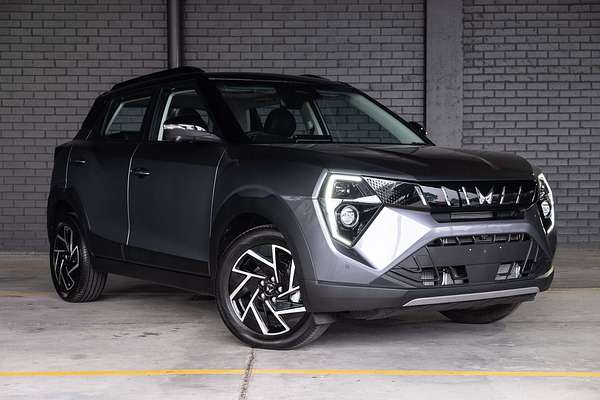 2025 Mahindra XUV3XO AX7L