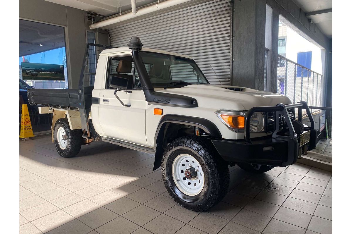 LANDCRUISER VDJ79R MY18 WORKMATE (4x4) 4.5L DTV8 DIESEL TURBO F/INJ 5 SP MANUAL C/CHAS 