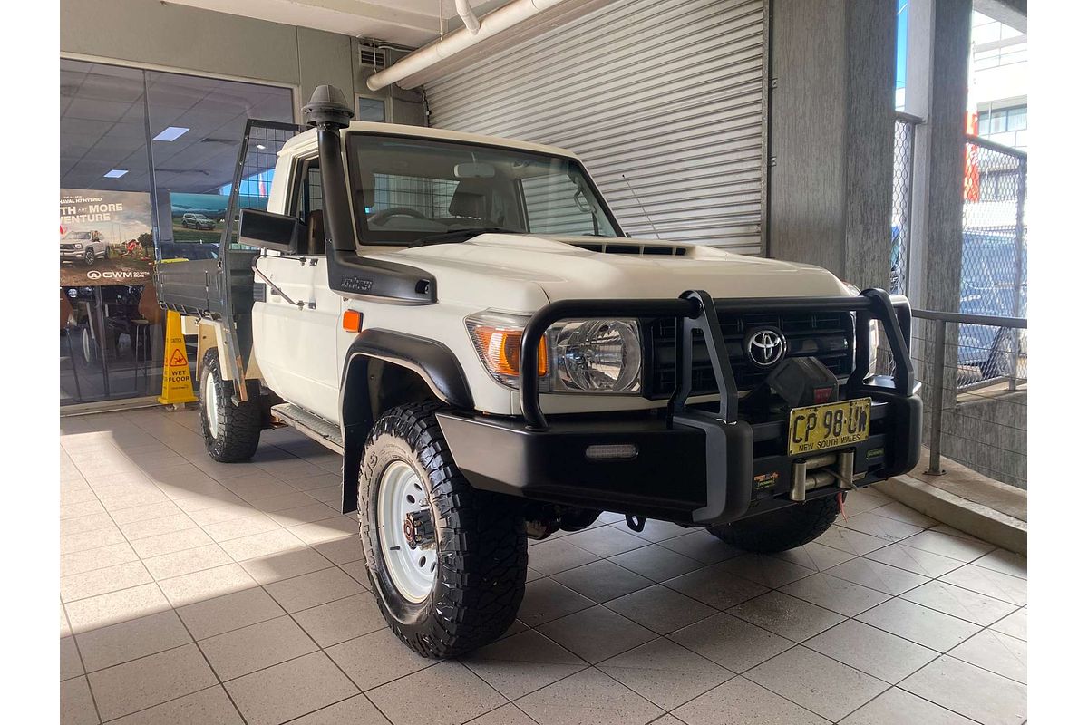 LANDCRUISER VDJ79R MY18 WORKMATE (4x4) 4.5L DTV8 DIESEL TURBO F/INJ 5 SP MANUAL C/CHAS 