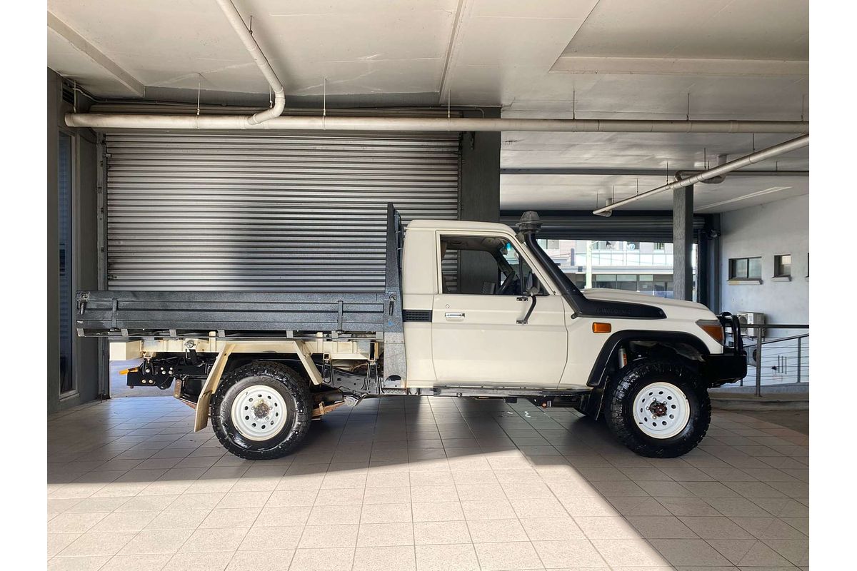 LANDCRUISER VDJ79R MY18 WORKMATE (4x4) 4.5L DTV8 DIESEL TURBO F/INJ 5 SP MANUAL C/CHAS 