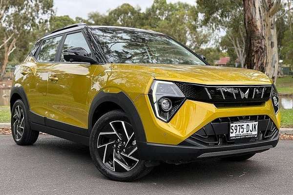 2025 Mahindra XUV3XO AX7L