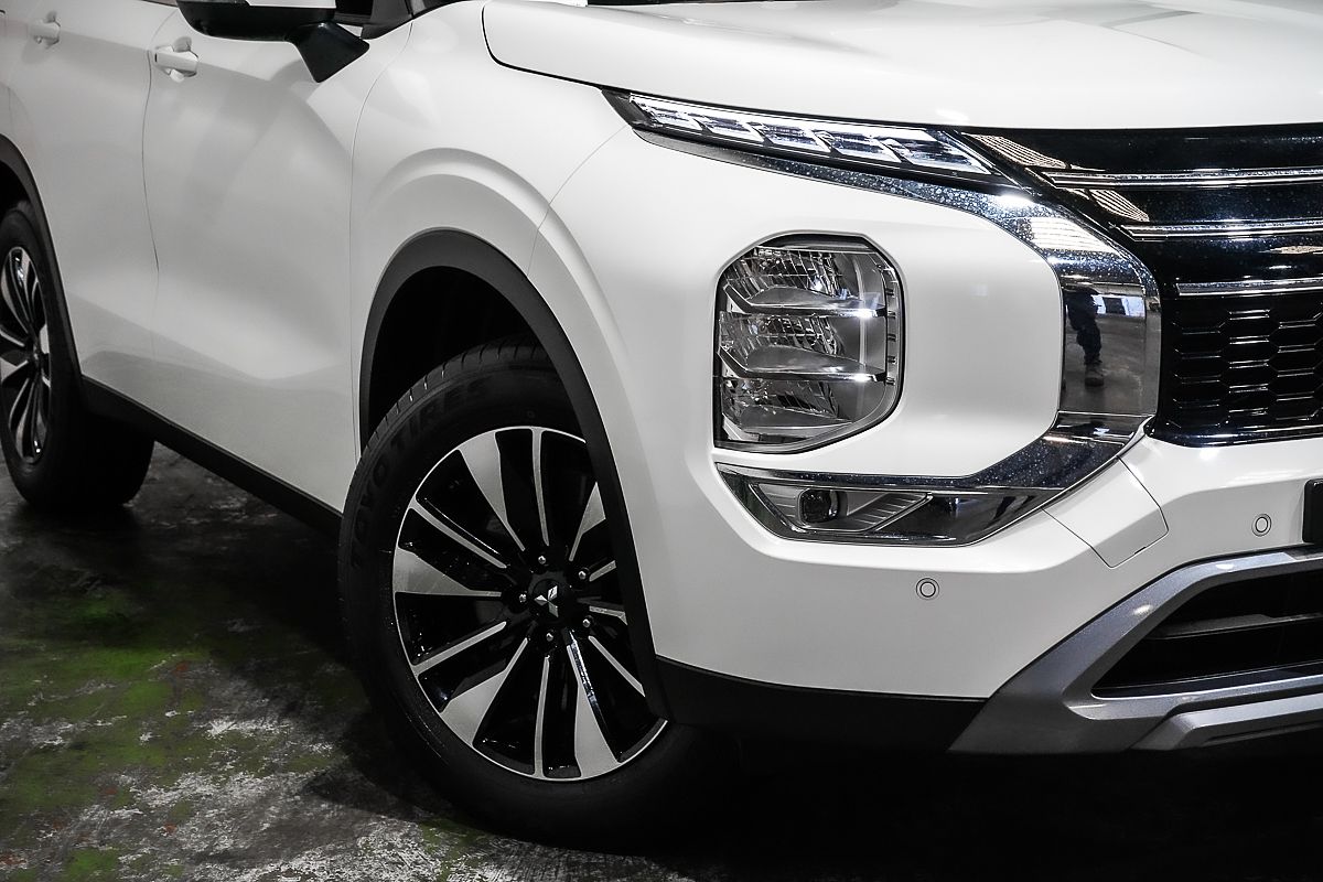 2025 Mitsubishi Outlander LS ZM