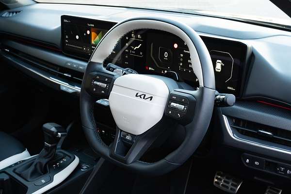 2025 Kia K4 GT-Line CL4m thumb-3