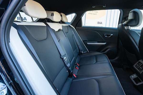2025 Kia K4 GT-Line CL4m thumb-6