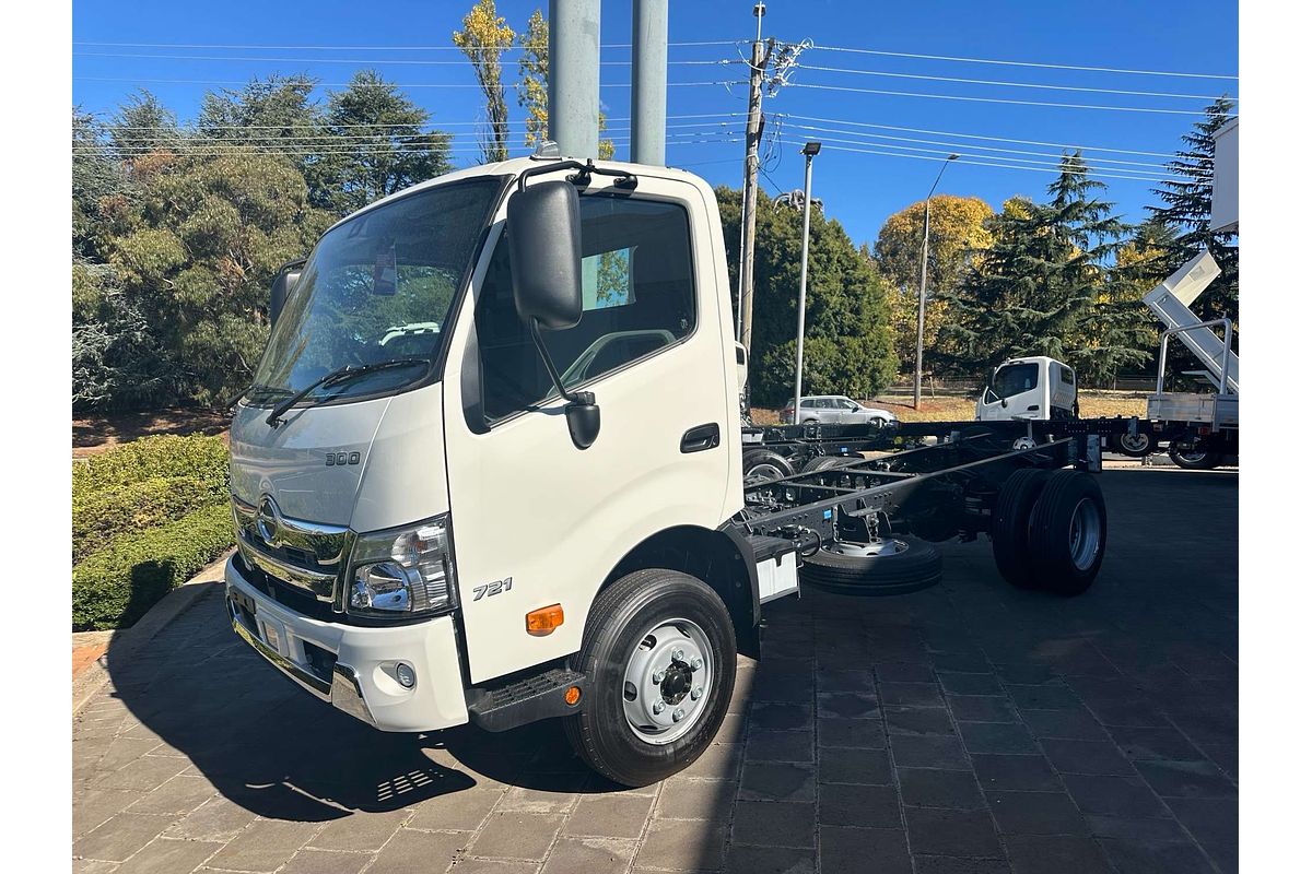 2025 Hino 300 Series