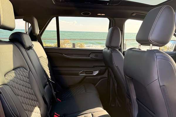 2025 Ford Everest Platinum 3.0L thumb-7