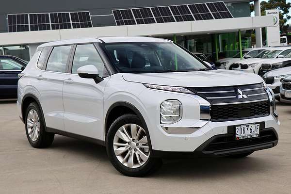 2025 Mitsubishi Outlander ES ZM