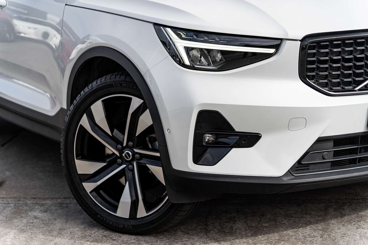 2022 Volvo XC40 Ultimate B5 Dark