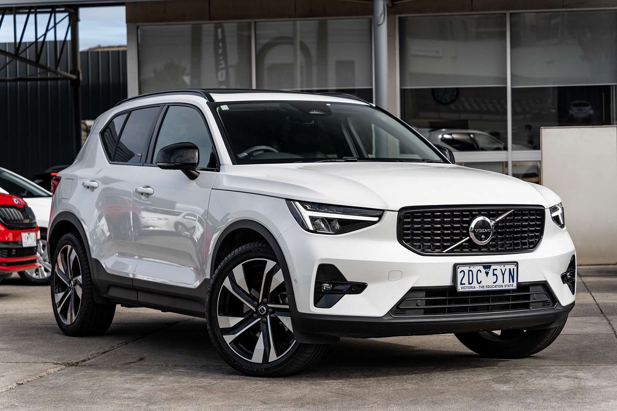 2022 Volvo XC40 Ultimate B5 Dark
