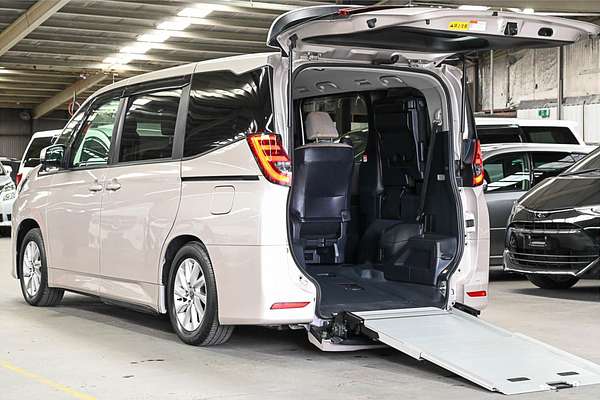 2022 Toyota Noah Welcab Hybrid ZWR92