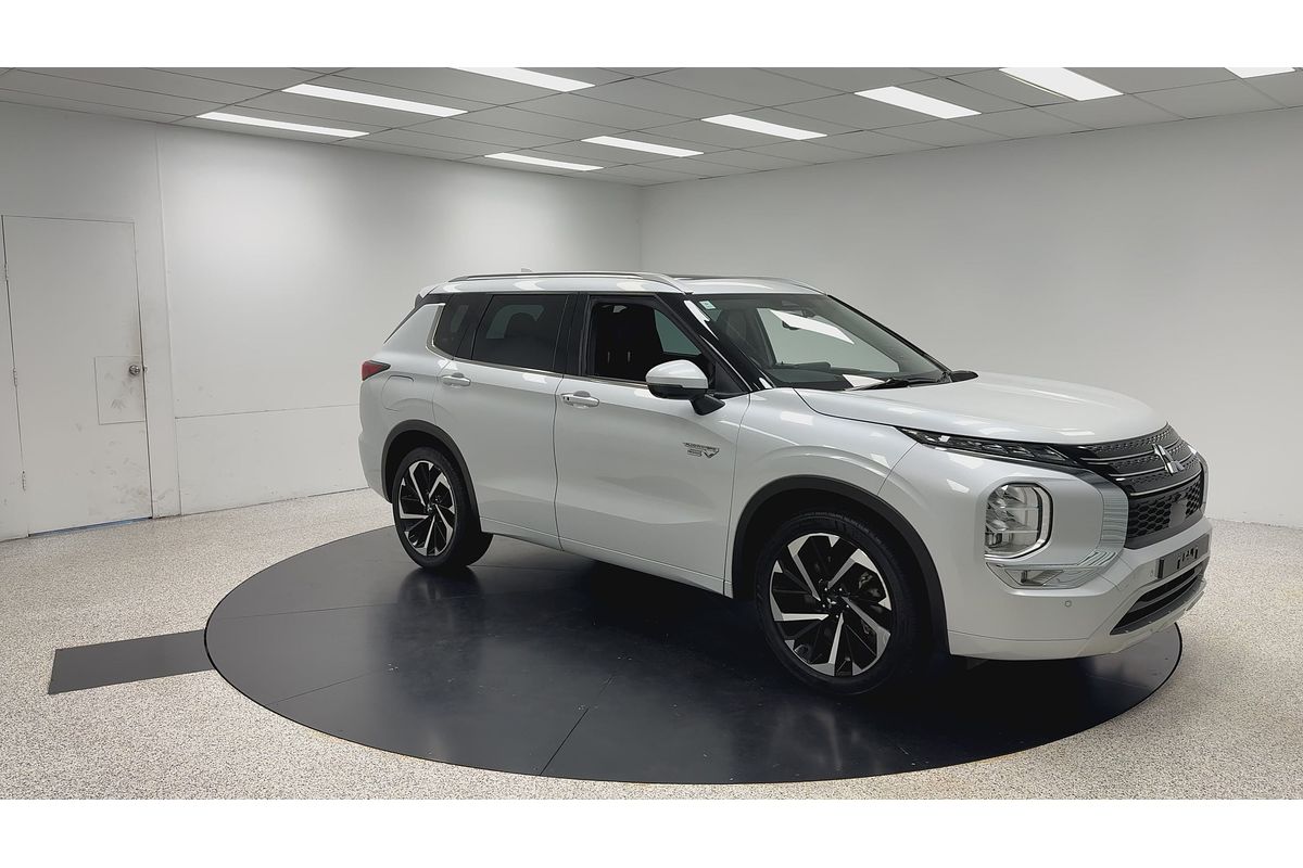 2022 Mitsubishi Outlander PHEV Exceed ZM