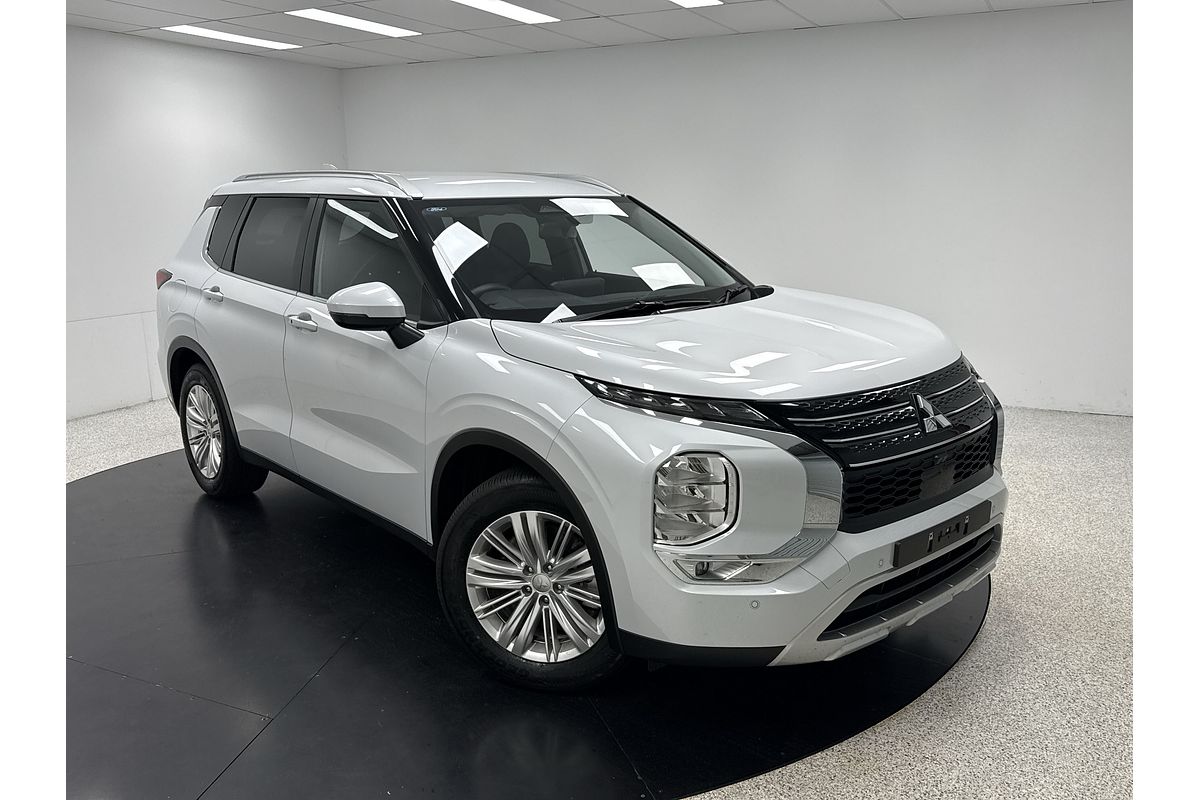 2024 Mitsubishi Outlander LS ZM