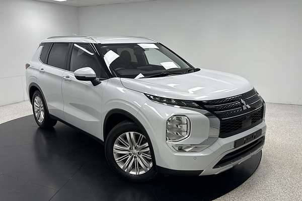 2024 Mitsubishi Outlander LS ZM