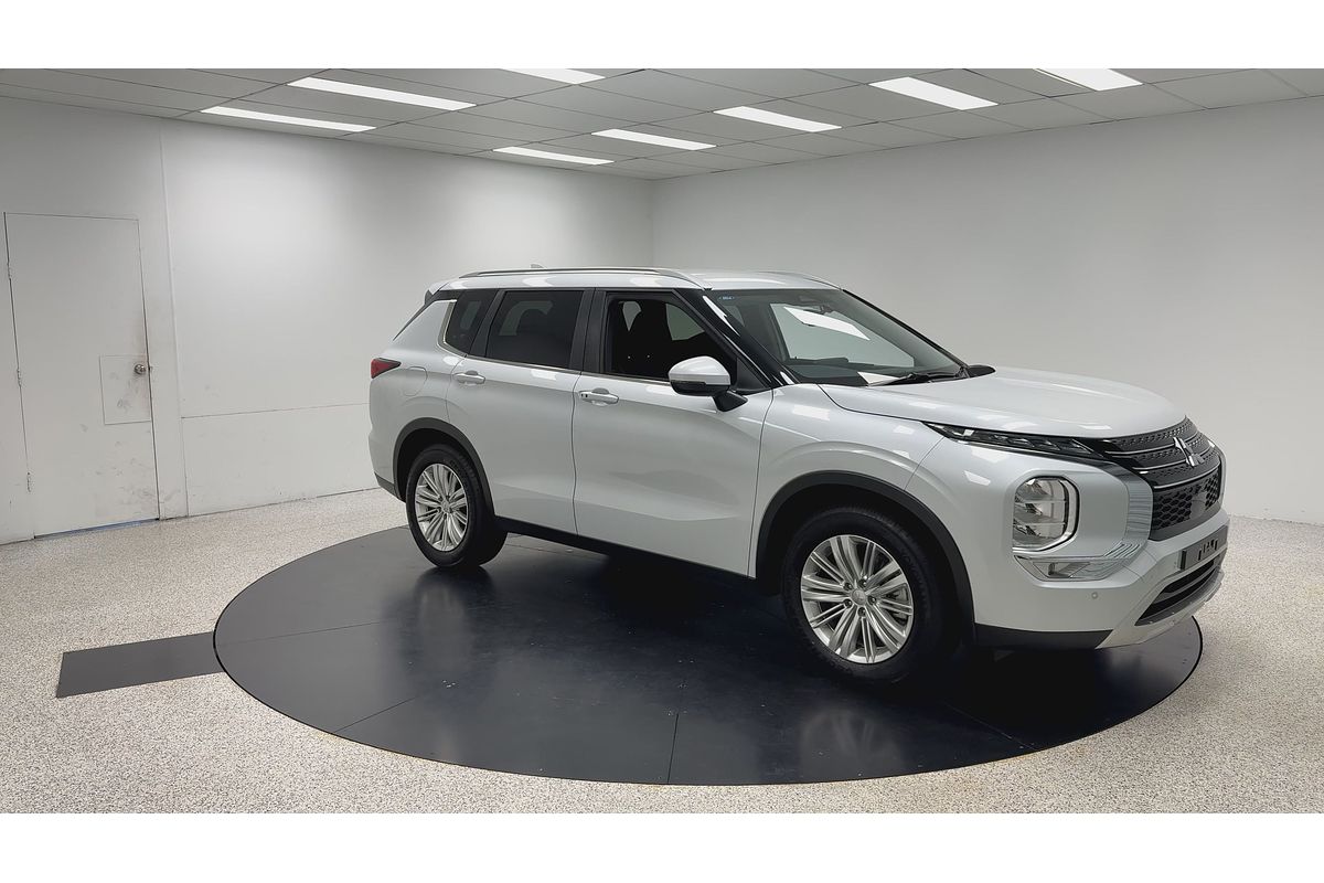 2024 Mitsubishi Outlander LS ZM