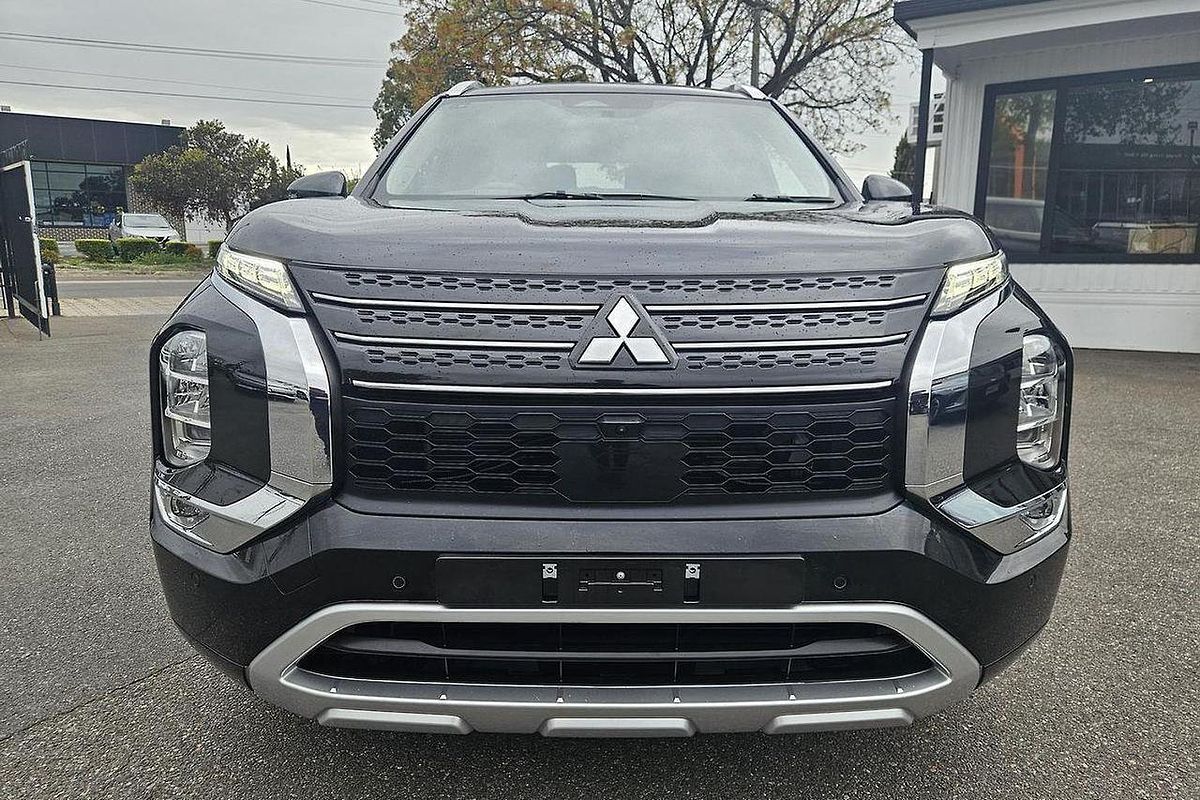 2023 Mitsubishi Outlander Exceed ZM