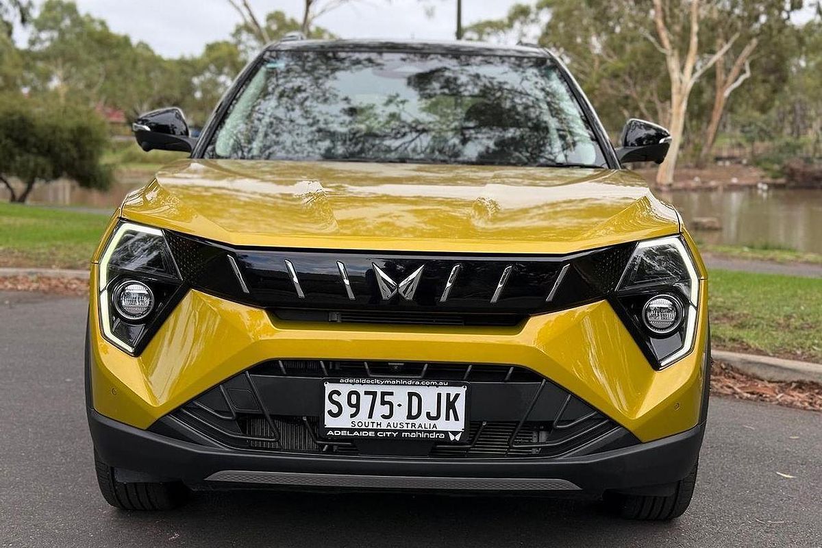 2025 Mahindra XUV3XO AX7L