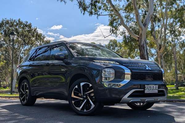 2024 Mitsubishi Outlander PHEV Exceed ZM