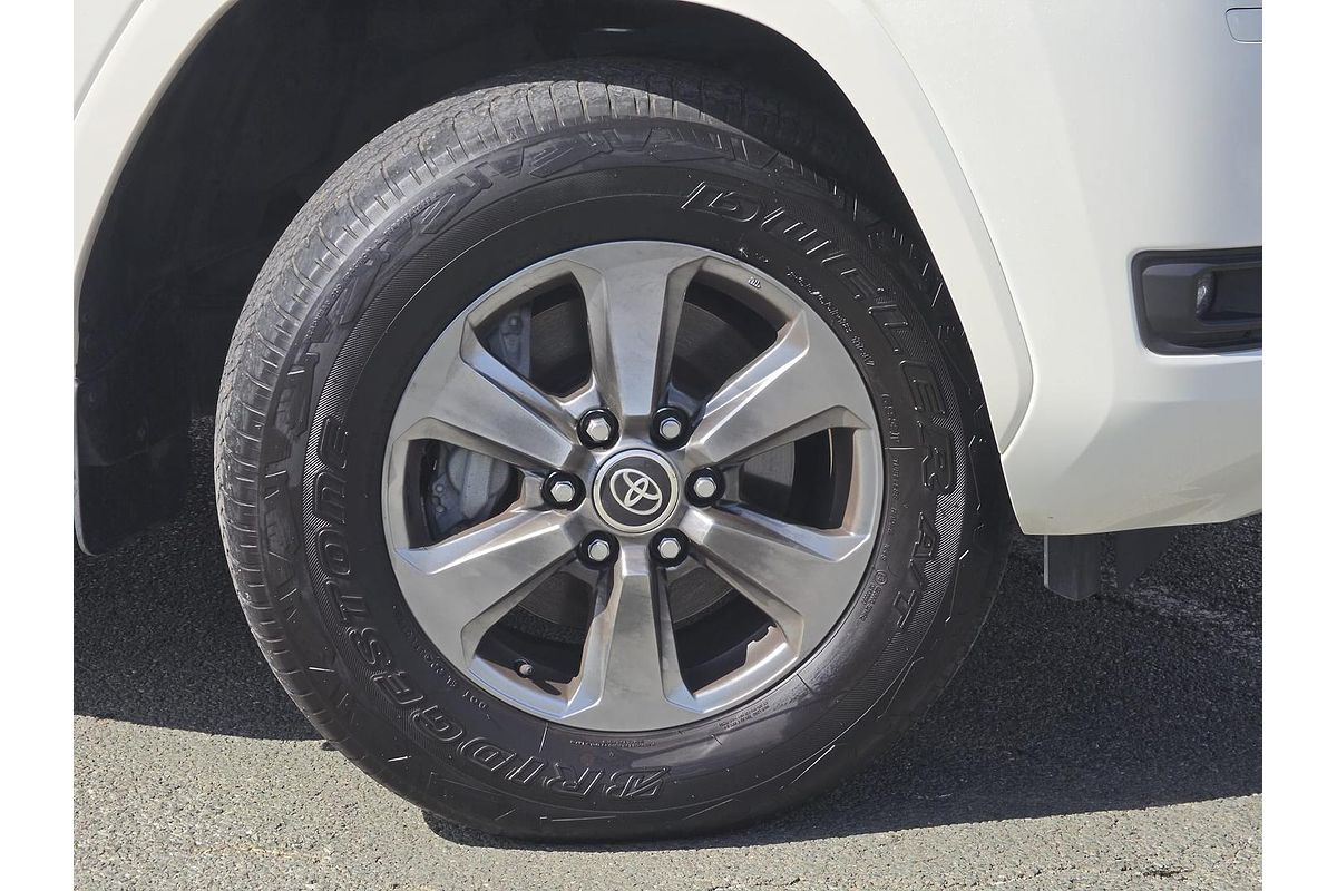 2023 Toyota Landcruiser Sahara FJA300R