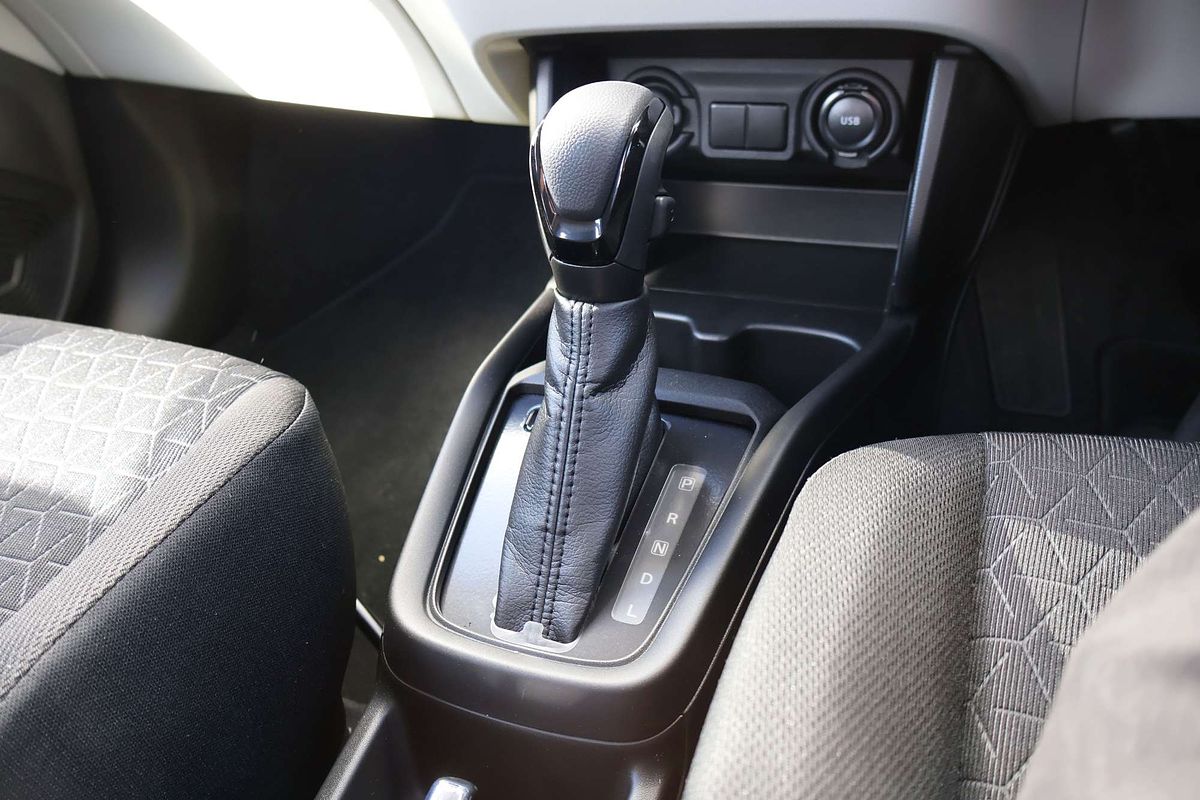2025 Suzuki Swift Hybrid UZ