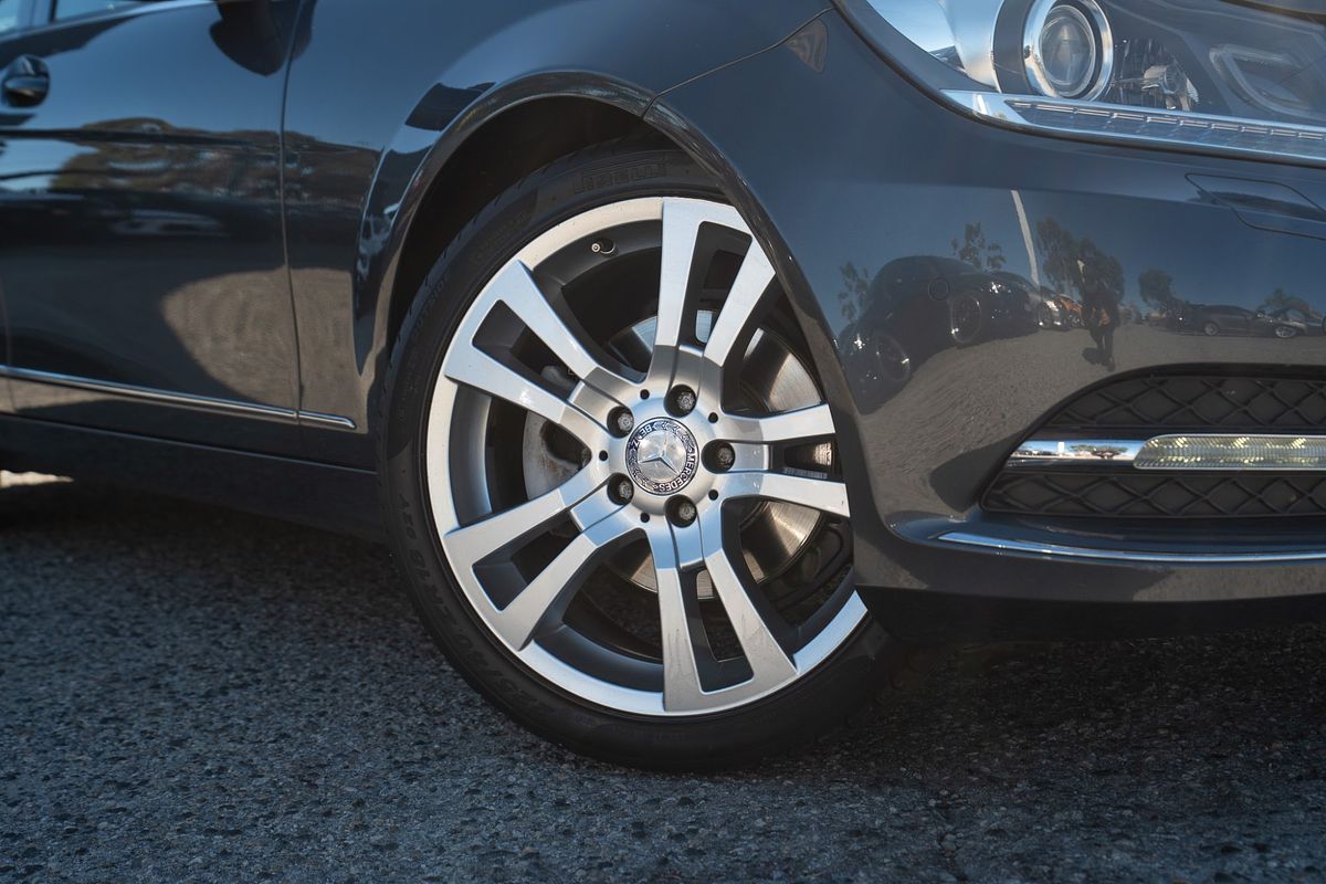 2012 Mercedes-Benz C-Class C250 BlueEFFICIENCY Avantgarde W204