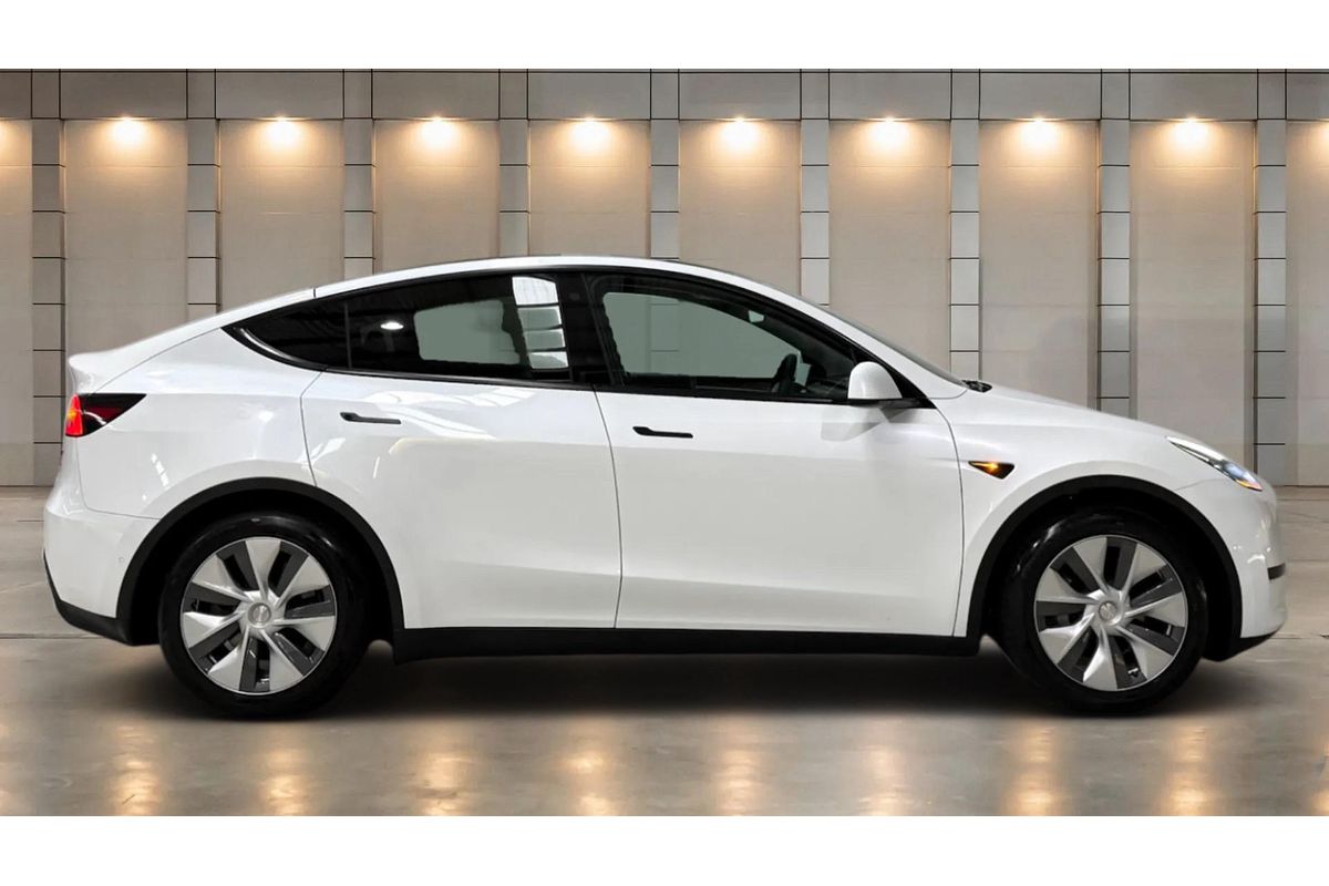 2022 Tesla Model Y Rear-Wheel Drive