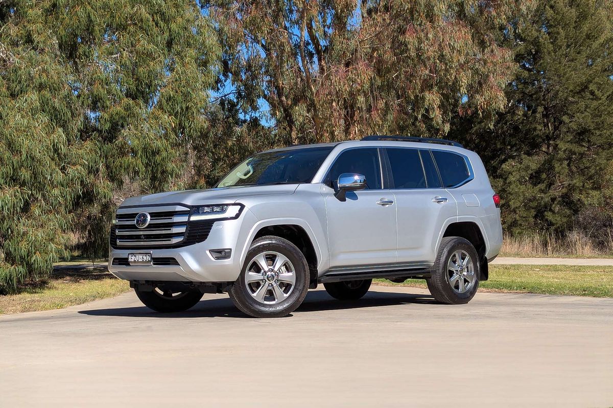 2023 Toyota Landcruiser Sahara FJA300R