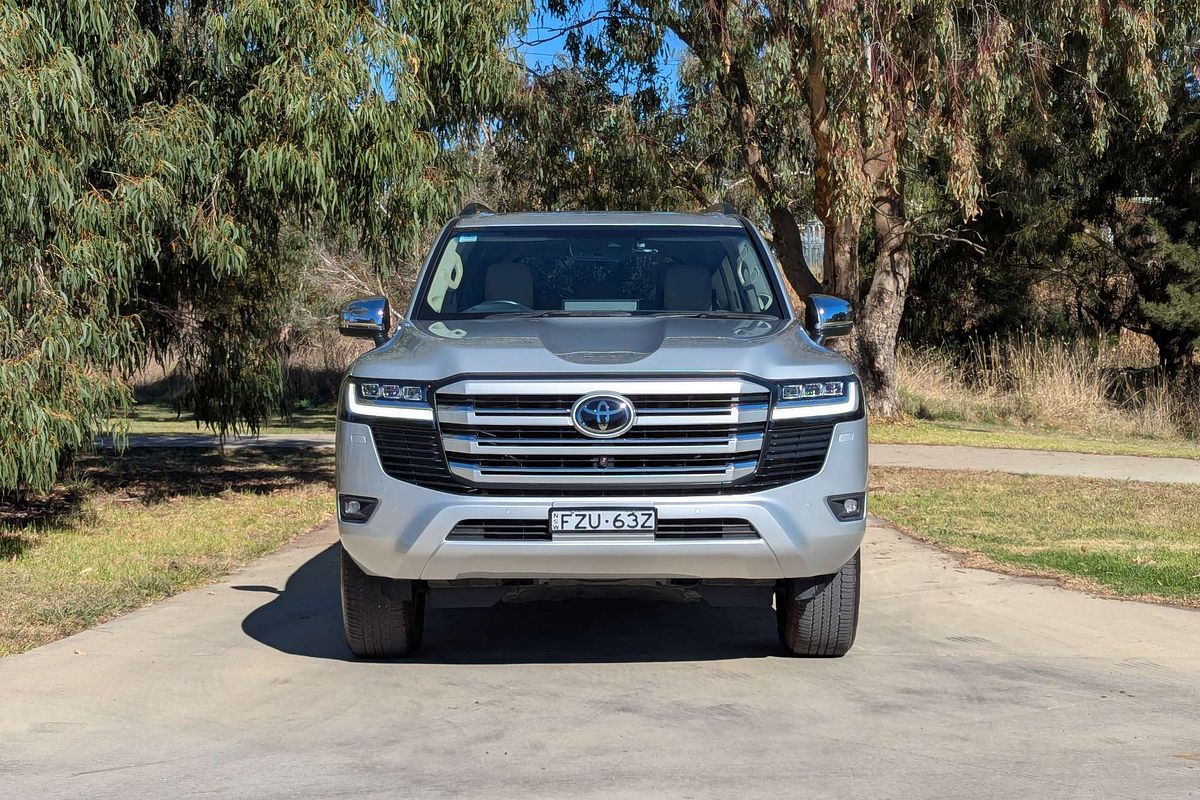 2023 Toyota Landcruiser Sahara FJA300R