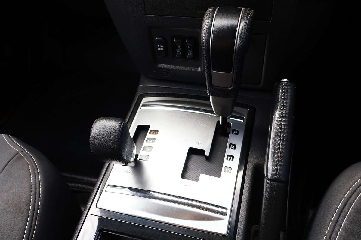 2017 Mitsubishi Pajero GLS NX