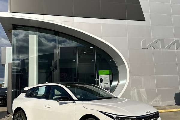 2025 Kia K4 GT-Line CL4m