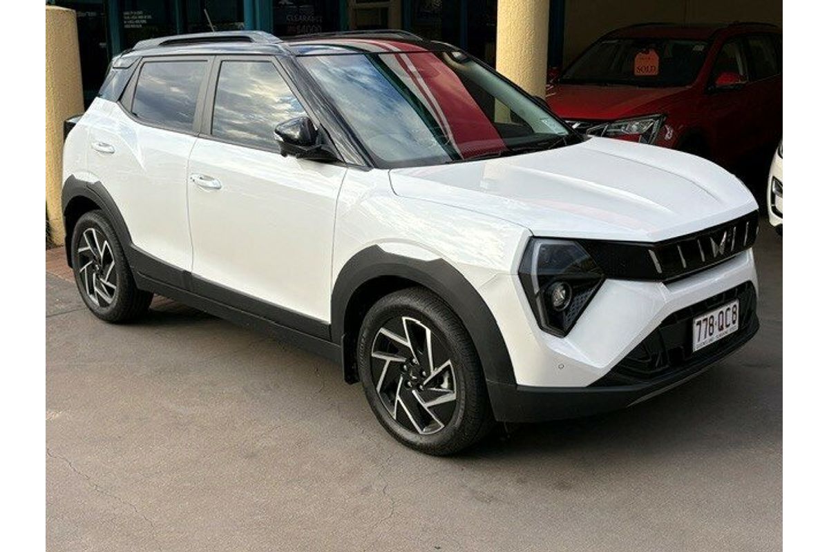 2025 Mahindra XUV 3XO AX7L