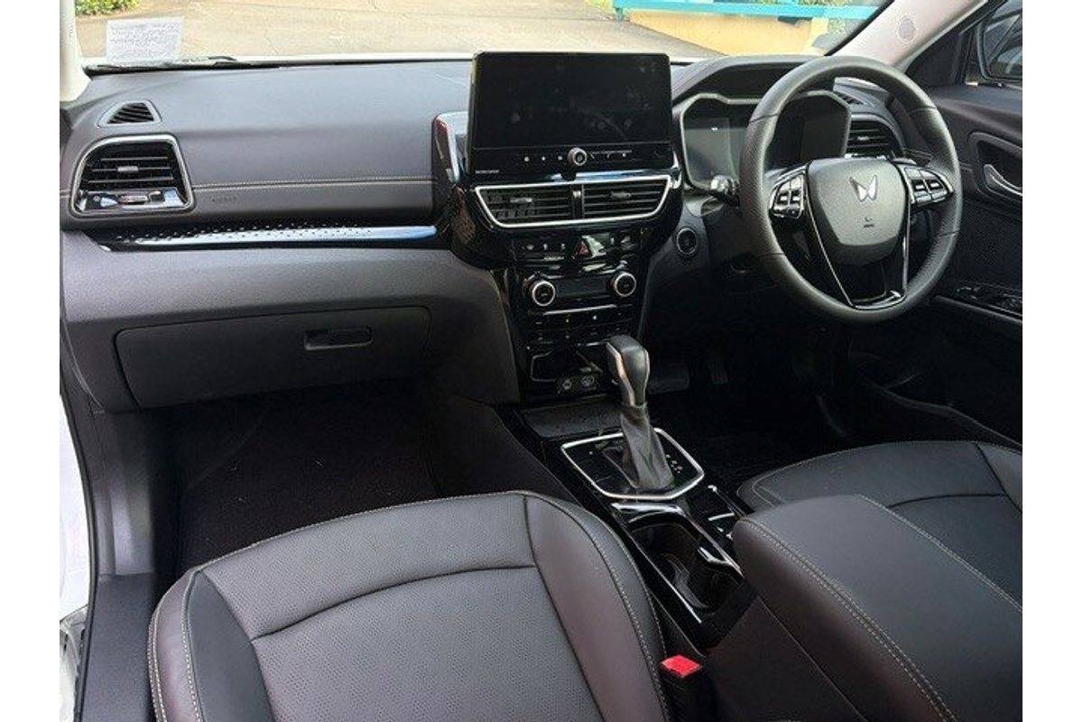 2025 Mahindra XUV 3XO AX7L