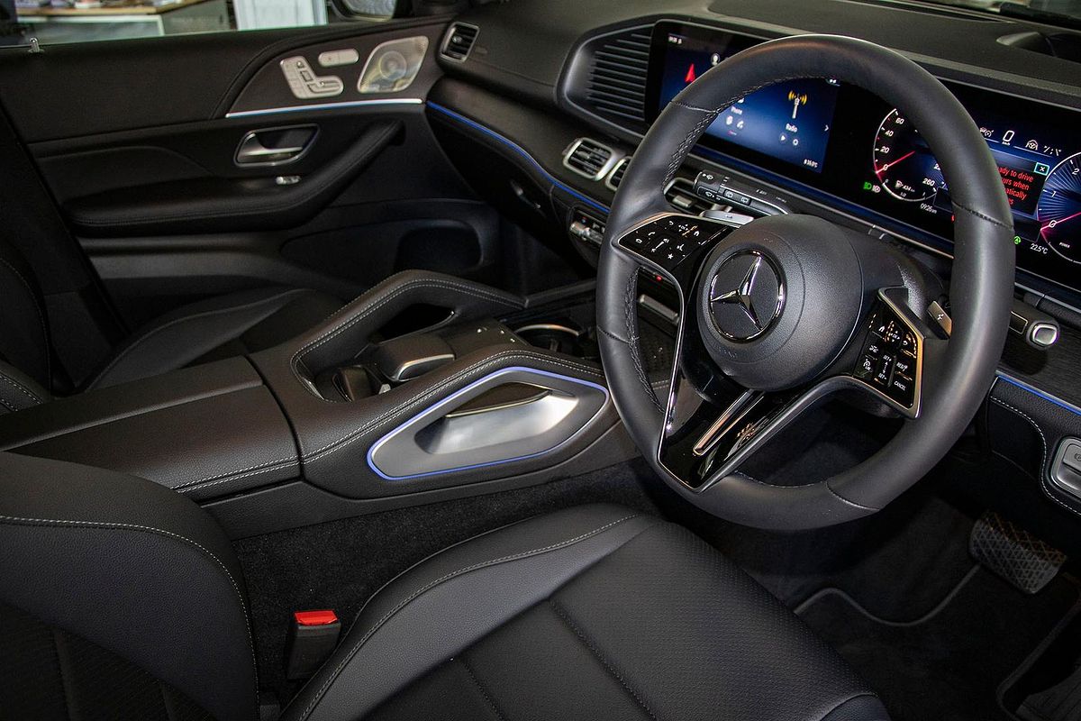 V167 805+055MY GLE300 d WAG 9G 9sp 2.0DT/15kW
