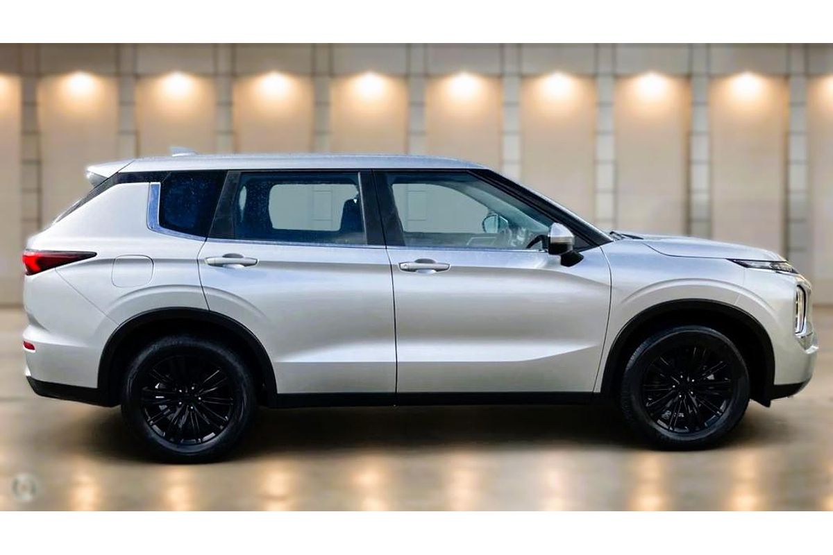 2024 Mitsubishi Outlander ES ZM