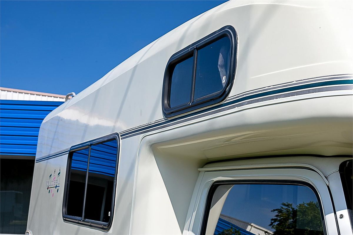 1996 Isuzu ELF Camper Van