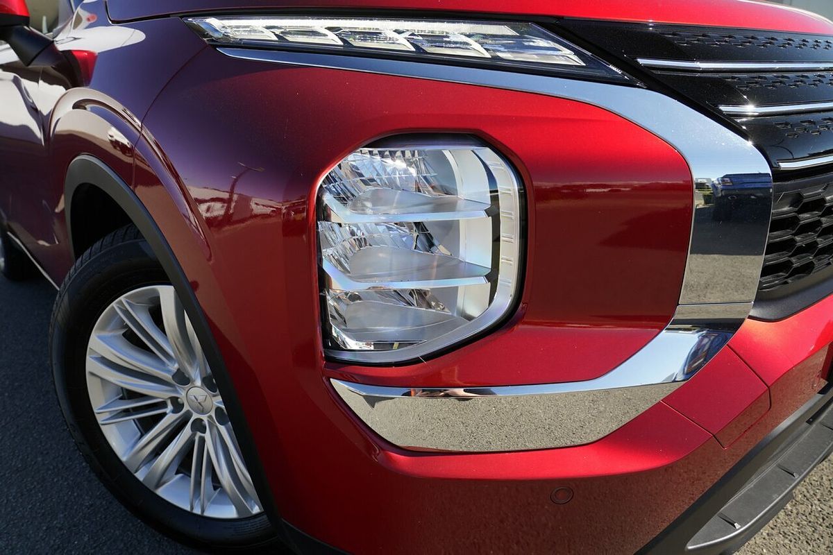 2023 Mitsubishi Outlander ES ZM
