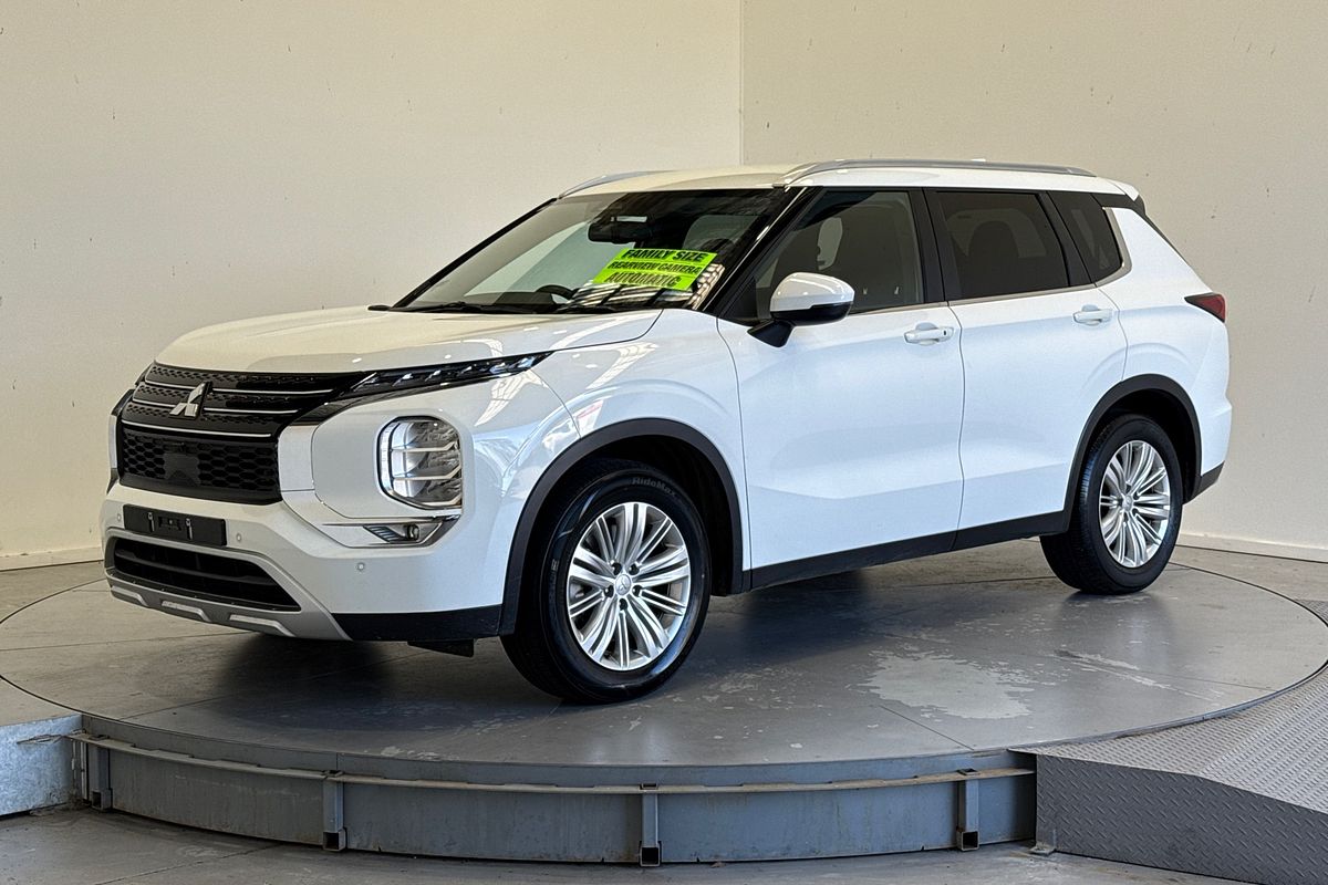 2024 Mitsubishi Outlander LS ZM