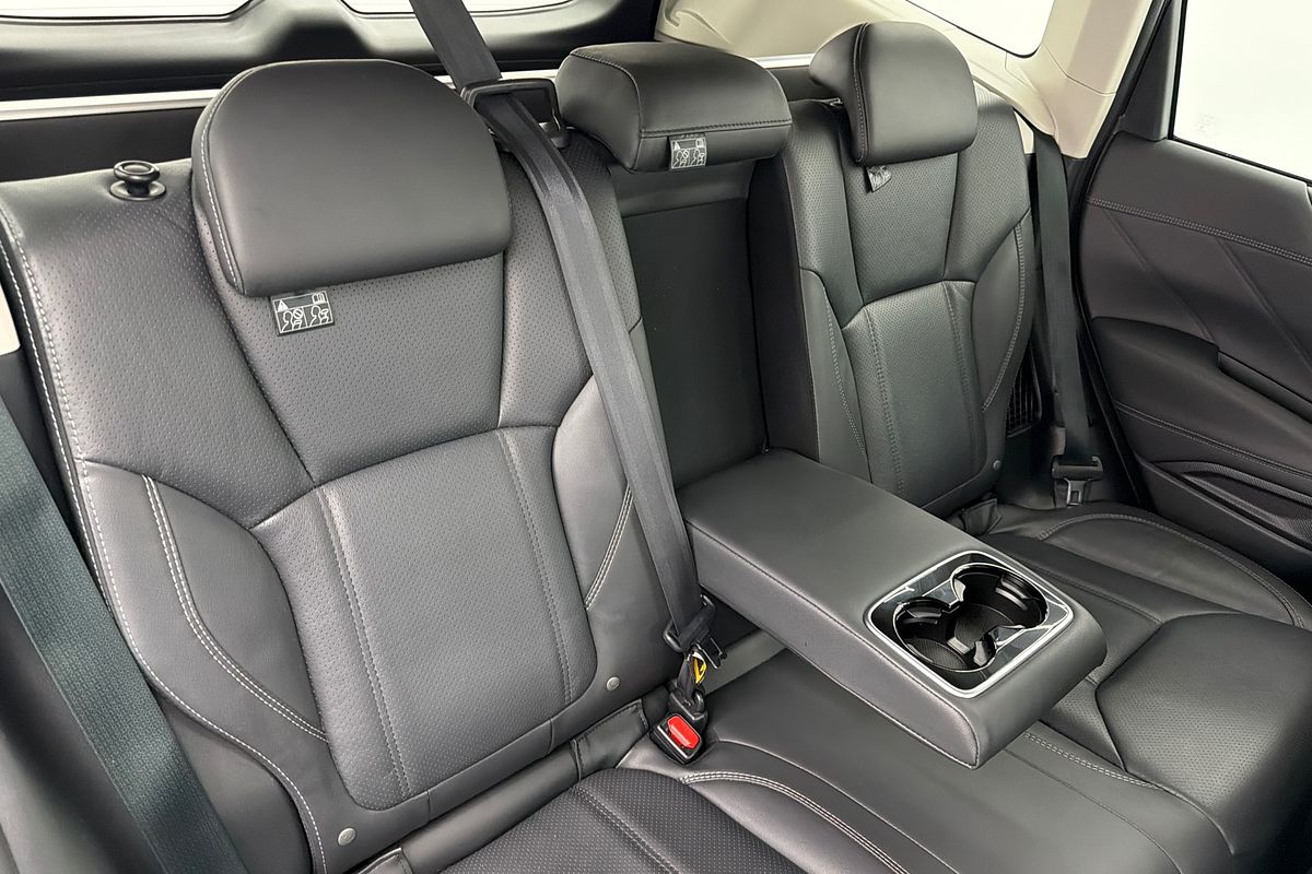 2024 Subaru Forester Hybrid S S5