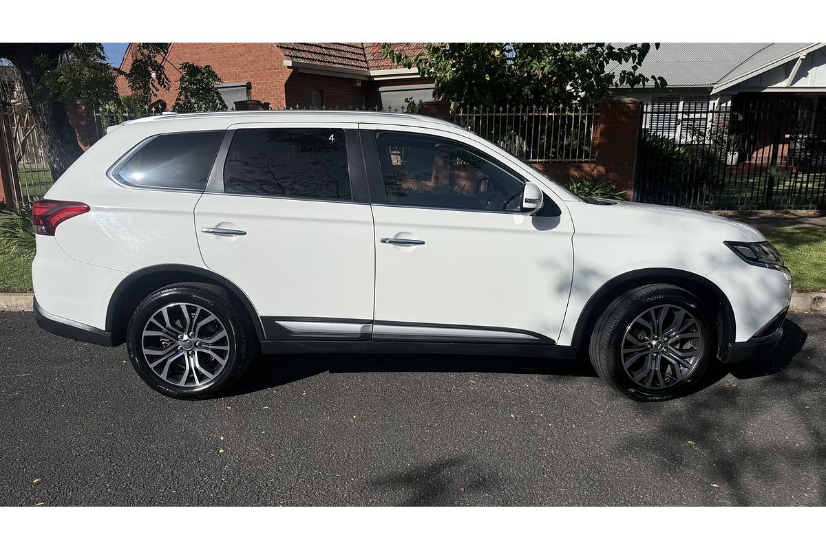 2017 Mitsubishi Outlander Exceed ZK