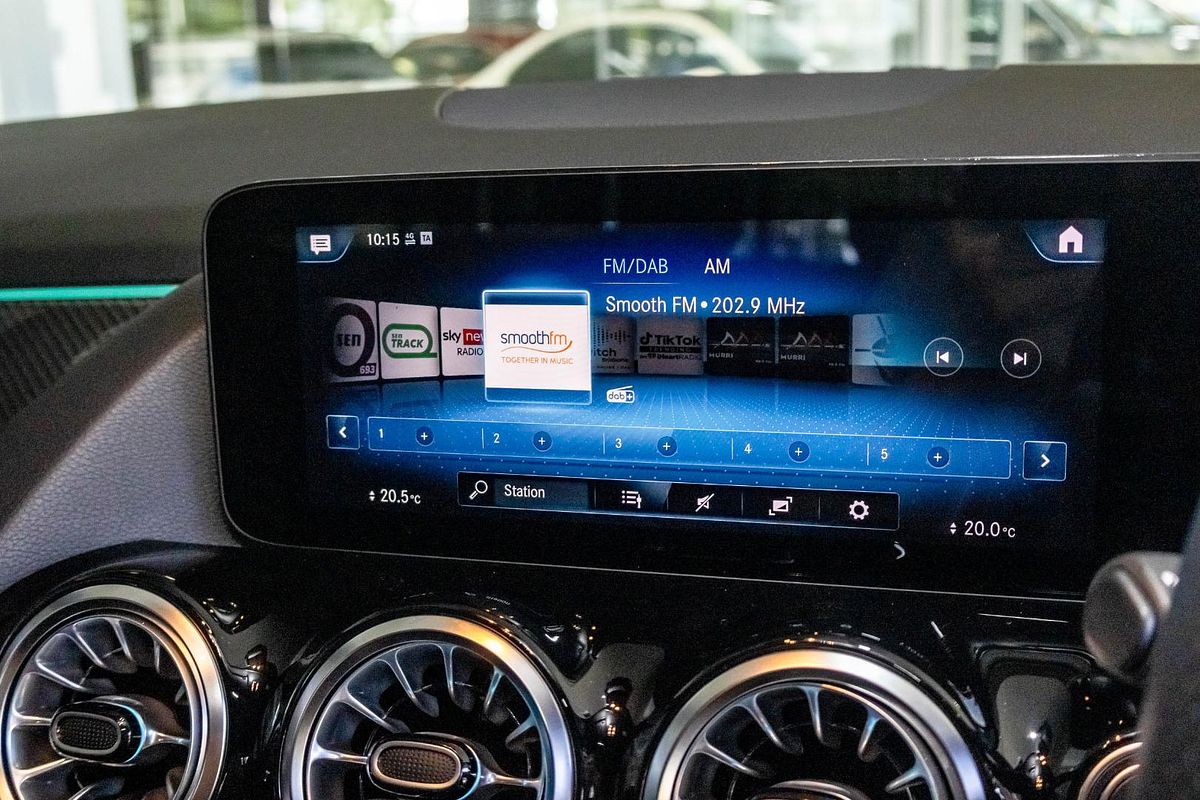 H247 803+053MY GLA250 WAG 5dr DUAL 8sp 2.0T
