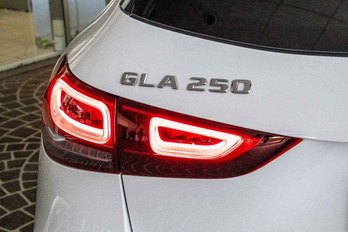 H247 803+053MY GLA250 WAG 5dr DUAL 8sp 2.0T