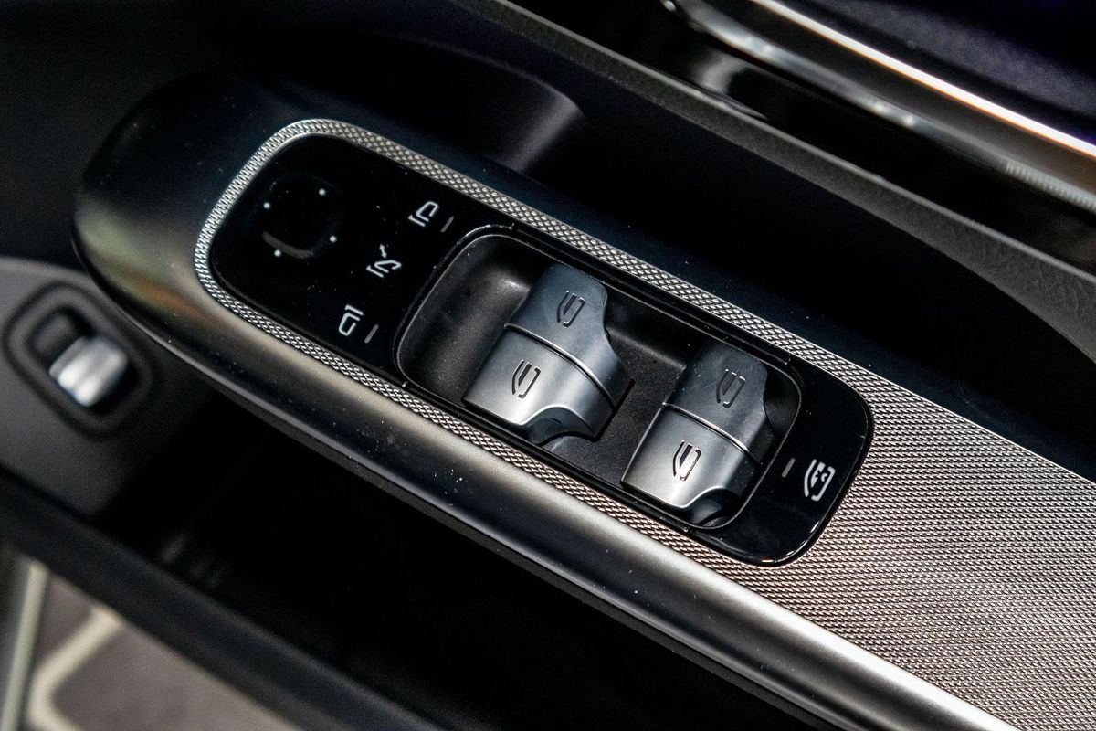 X254 806MY GLC300 WAG 9G 9sp 2 0T/17kW