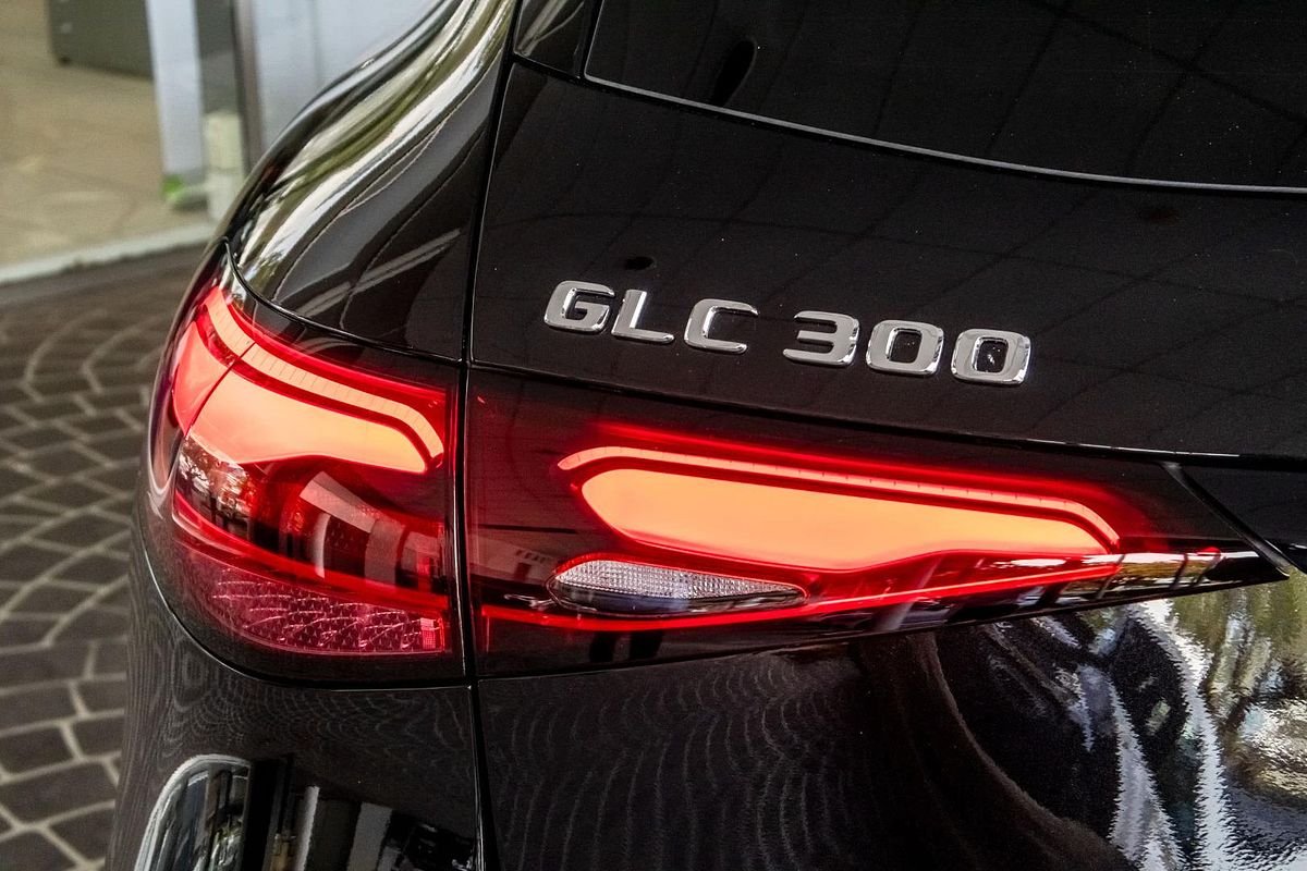 X254 806MY GLC300 WAG 9G 9sp 2 0T/17kW