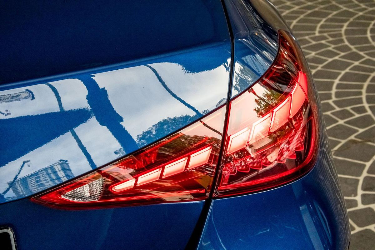 W206 804MY C200 SED 4dr 9G 9sp 1.5T/15kW
