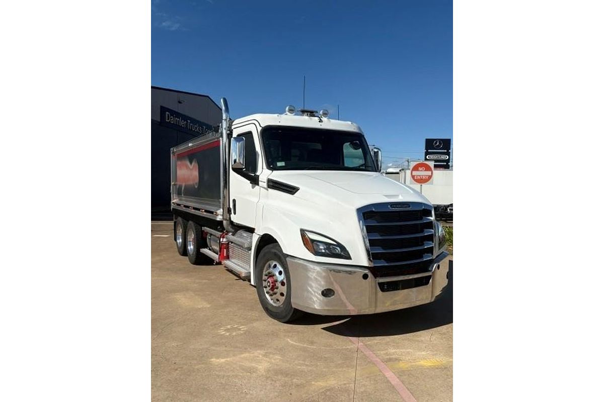 2024 Freightliner Cascadia 126 Tipper
