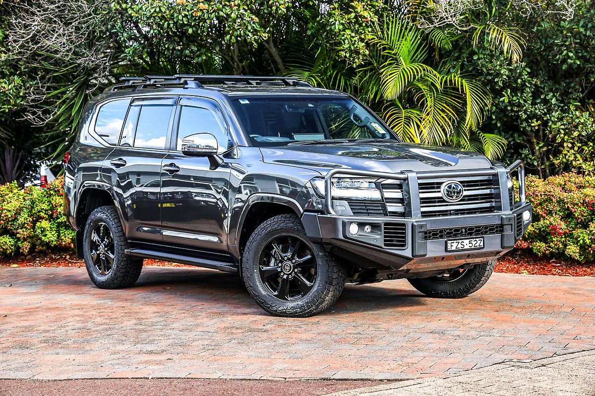 2022 Toyota Landcruiser Sahara FJA300R
