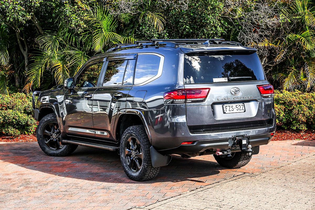 2022 Toyota Landcruiser Sahara FJA300R